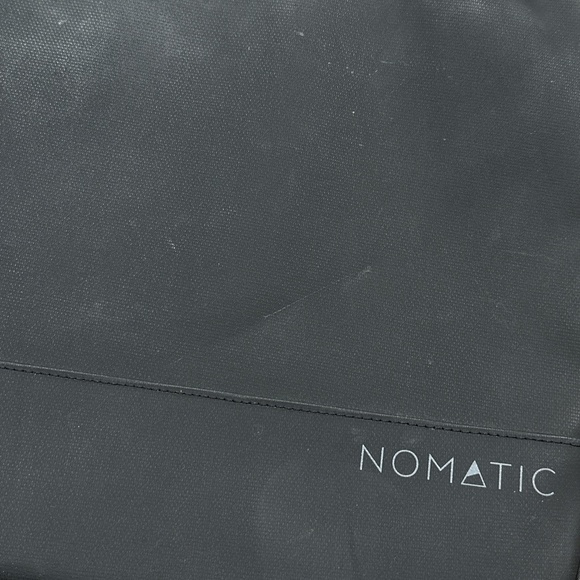 Nomatic Tech Case Carry-On 16" Laptop Bag with Strap - Picture 3 of 10
